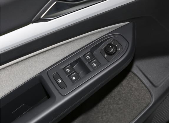 高尔夫 2021款 200TSI DSG 车厢座椅   门窗控制