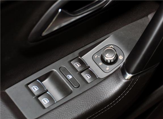 一汽-大众CC 2012款 1.8TSI 尊贵型 车厢座椅   门窗控制