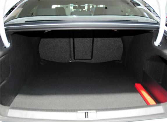 一汽-大众CC 2013款 2.0TSI 尊贵型 车厢座椅   后备厢