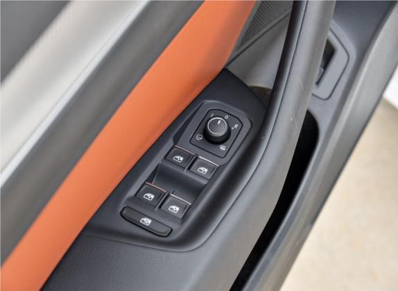 一汽-大众CC 2019款 380TSI 魅颜版 国V 车厢座椅   门窗控制