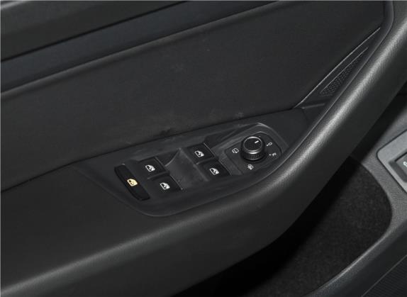 一汽-大众CC 2020款 330TSI 魅颜版 国VI 车厢座椅   门窗控制