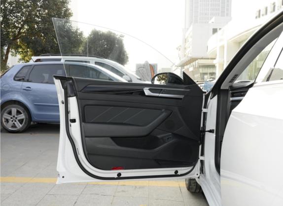 一汽-大众CC 2021款 380TSI 夺目版 车厢座椅   前门板