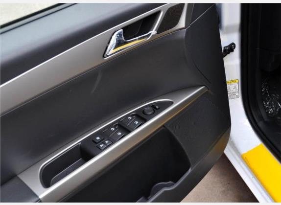 东风风神H30 2010款 1.6L 自动尊雅型 车厢座椅   门窗控制