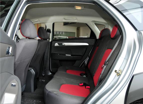 东风风神H30 2012款 CROSS 1.6L 手动尊尚型 车厢座椅   后排空间