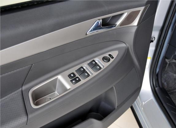 东风风神H30 2012款 CROSS 1.6L 手动尊尚型 车厢座椅   门窗控制