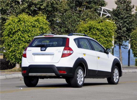 东风风神H30 2012款 CROSS 1.6L 自动尊逸型 外观   斜后