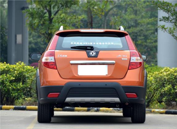 东风风神H30 2013款 CROSS 1.6L 手动尊尚型 外观   正后