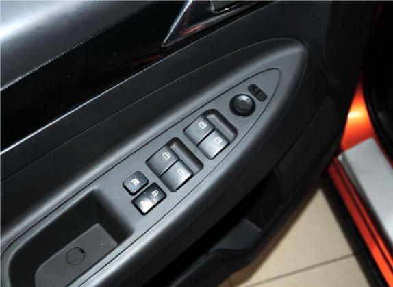 东风风神H30 2013款 CROSS 1.5L 自动尊尚型 车厢座椅   门窗控制