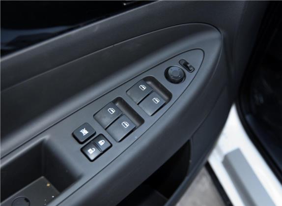 东风风神H30 2013款 CROSS 1.5L 手动尊逸型 车厢座椅   门窗控制