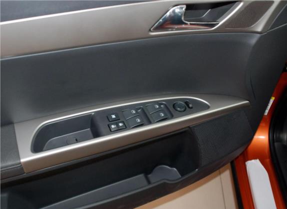东风风神H30 2014款 CROSS 1.5L 手动感恩版 车厢座椅   门窗控制