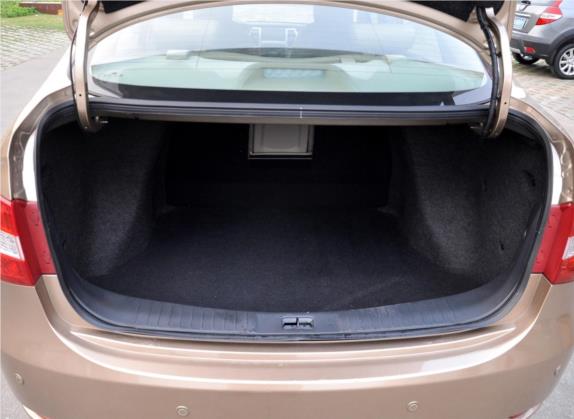东风风神A60 2012款 2.0L CVT豪华型 车厢座椅   后备厢