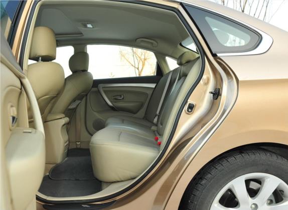 东风风神A60 2012款 1.6L 自动尊贵型 车厢座椅   后排空间