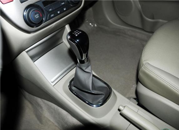 东风风神A60 2012款 1.6L 手动尊贵型 中控类   挡把