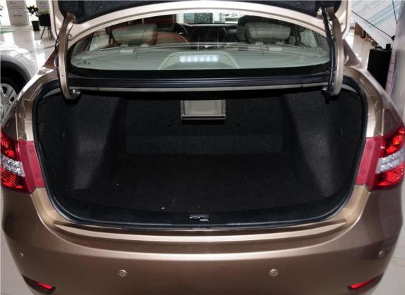 东风风神A60 2014款 1.6L 自动尊贵型 车厢座椅   后备厢
