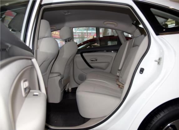 东风风神A60 2016款 1.6L 自动豪华型 车厢座椅   后排空间