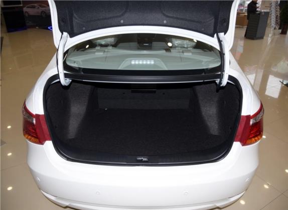 东风风神A60 2016款 1.6L 自动豪华型 车厢座椅   后备厢
