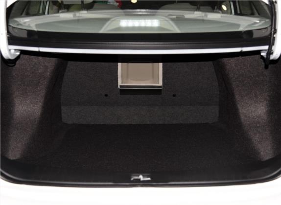 东风风神A60 2016款 1.5L 手动豪华型 车厢座椅   后备厢