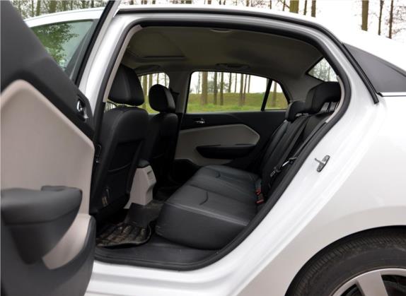 东风风神L60 2015款 1.8L 自动新睿型 车厢座椅   后排空间