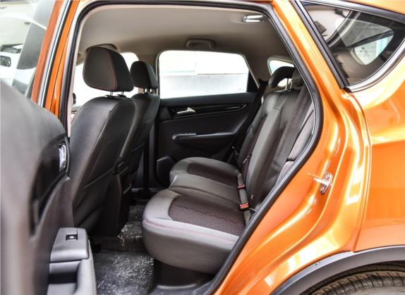 东风风神AX5 2017款 1.4T 手动趣尚型 车厢座椅   后排空间