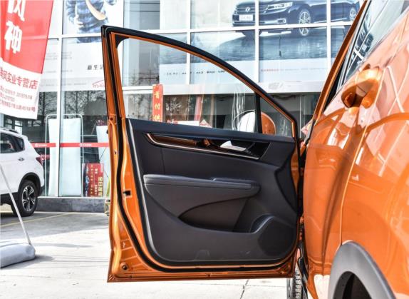 东风风神AX5 2017款 1.4T 手动趣尚型 车厢座椅   前门板