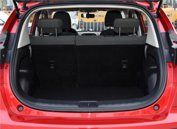 东风风神AX4 2017款 1.6L 手动舒适型 车厢座椅   后备厢