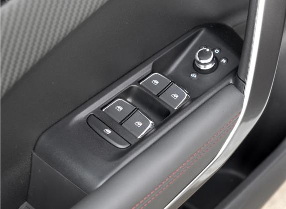 奕炫 2020款 230T 自动炫酷赛道版 车厢座椅   门窗控制