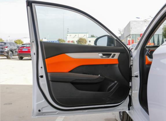 奕炫 2023款 马赫版 1.5L 手动追风版 车厢座椅   前门板