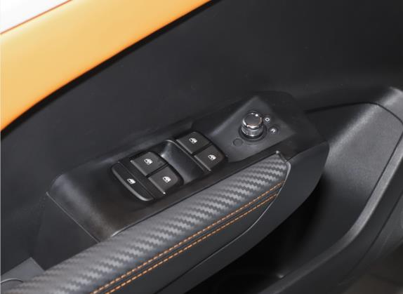 奕炫 2023款 马赫版 1.5L 自动追影版 车厢座椅   门窗控制