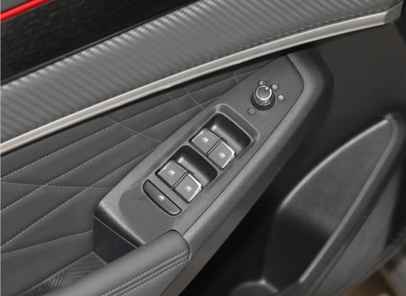 奕炫MAX 2021款 1.5T 超能型爸版 车厢座椅   门窗控制