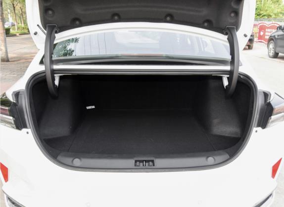 奕炫MAX 2021款 1.5T 超炫潮爸版 车厢座椅   后备厢