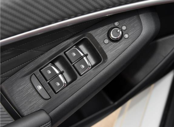 奕炫MAX 2021款 1.5T 超炫潮爸版 车厢座椅   门窗控制