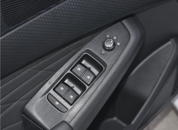 奕炫MAX 2023款 1.5T 超能型爸版 车厢座椅   门窗控制