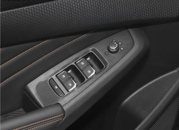 奕炫MAX 2023款 1.5T 超炫潮爸版 车厢座椅   门窗控制