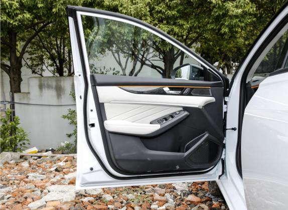 奕炫MAX 2023款 1.5T 超酷潮爸版 车厢座椅   前门板