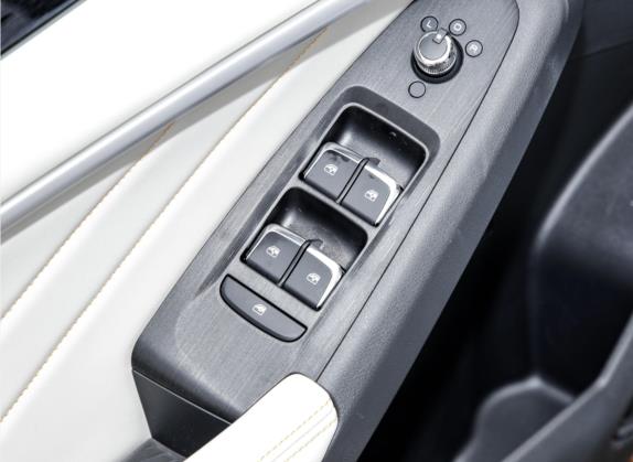 奕炫MAX 2023款 1.5T 超酷潮爸版 车厢座椅   门窗控制