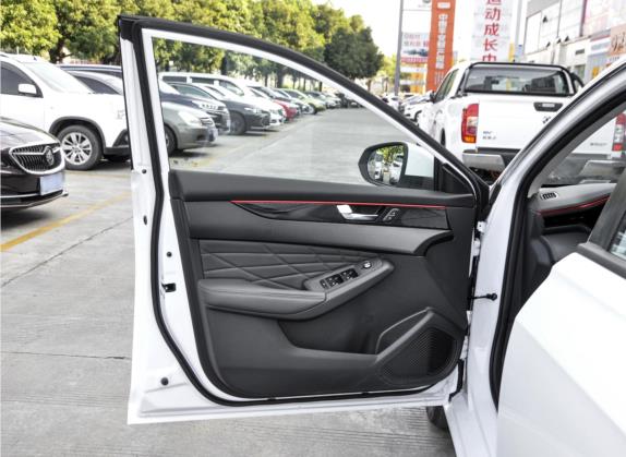 奕炫MAX 2023款 1.5T 星驰版 车厢座椅   前门板