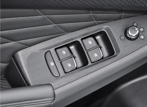 奕炫MAX 2023款 1.5T 星驰版 车厢座椅   门窗控制