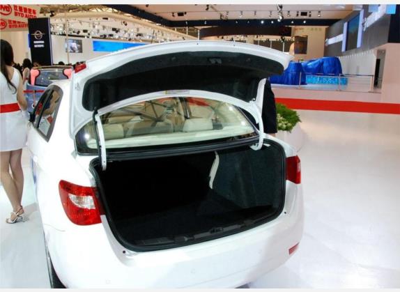 东风风神S30 2009款 1.6L 自动尊贵型 车厢座椅   后备厢