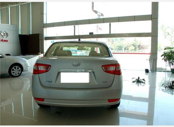 东风风神S30 2009款 1.6L 自动尊贵型 外观   正后