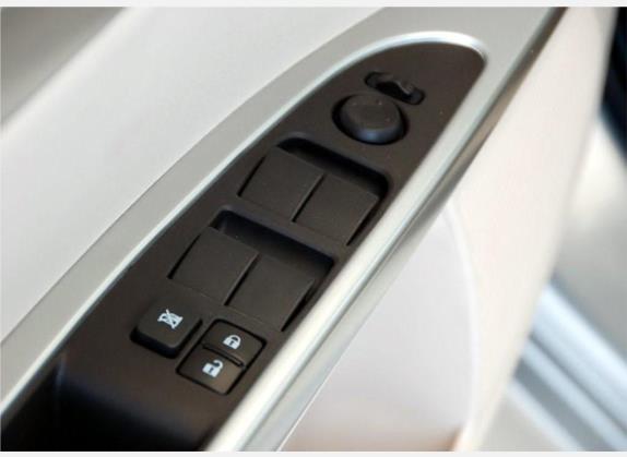 东风风神S30 2009款 1.6L 自动尊贵型 车厢座椅   门窗控制