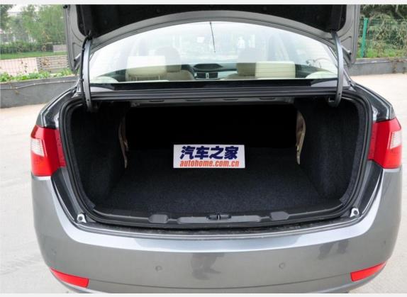 东风风神S30 2009款 1.6L 手动尊贵型 车厢座椅   后备厢