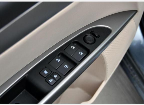 东风风神S30 2009款 1.6L 手动尊贵型 车厢座椅   门窗控制