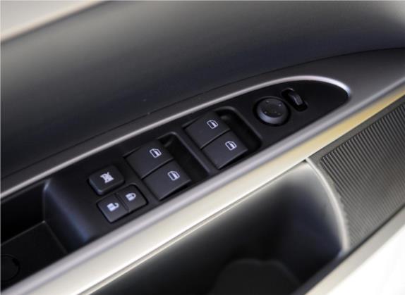 东风风神S30 2011款 1.6L 手动尊雅型 车厢座椅   门窗控制
