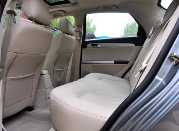 东风风神S30 2011款 1.6L 手动尊贵型 车厢座椅   后排空间