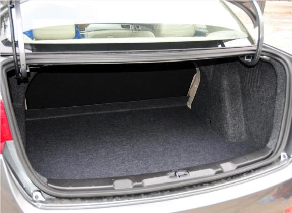 东风风神S30 2011款 1.6L 手动尊贵型 车厢座椅   后备厢