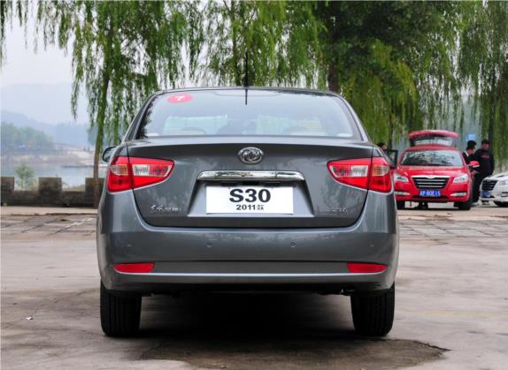 东风风神S30 2011款 1.6L 手动尊贵型 外观   正后
