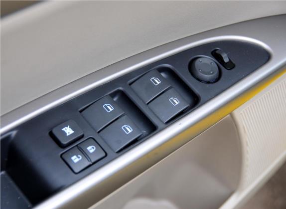 东风风神S30 2011款 1.6L 手动尊贵型 车厢座椅   门窗控制