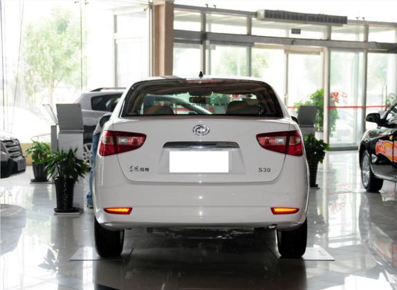东风风神S30 2012款 1.6L 手动尊贵型 外观   正后