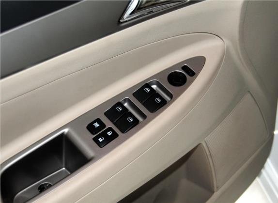 东风风神S30 2012款 1.6L 手动尊贵型 车厢座椅   门窗控制