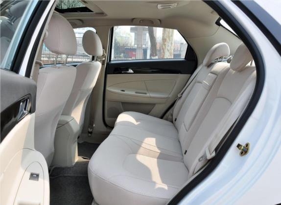东风风神S30 2013款 1.6L 手动尊贵型 车厢座椅   后排空间